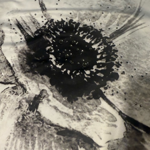 Laura Ashley White and Gray Sleeveless Scoop Neck Blouse - Picture 3 of 6